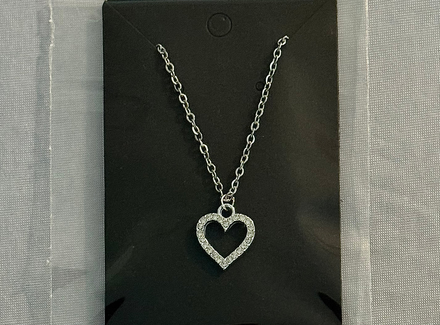 silver heart pendant <3