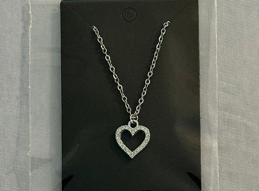 silver heart pendant <3