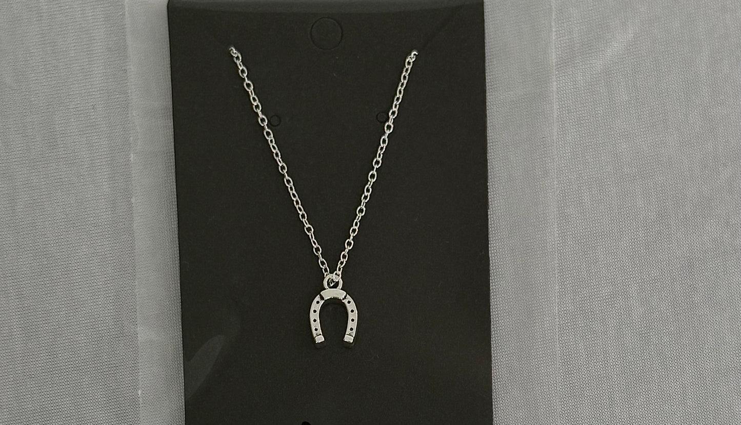 silver horse shoe necklace
